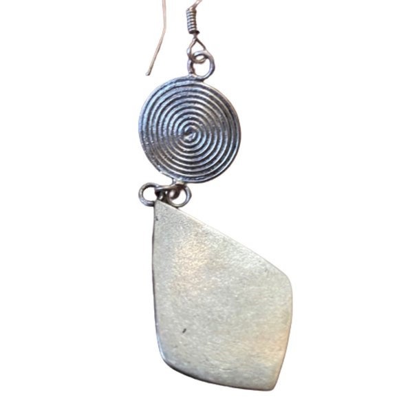 3/$28 Chic vintage dangle embroidered earrings - Picture 5 of 8